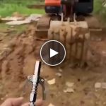 Ugello di riempimento dell’olio dalla pistola di lubrificazione – video